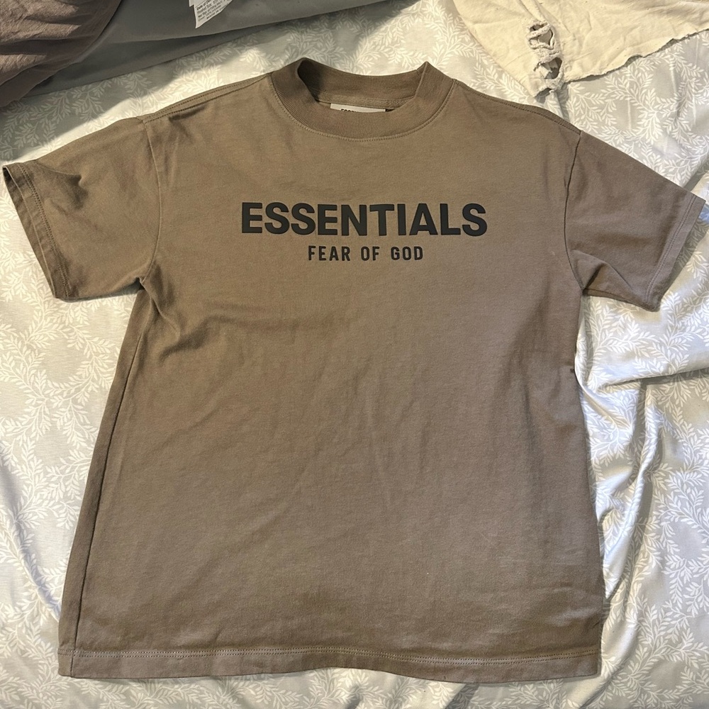 Fear of God Essentials T-Shirt in Taupe